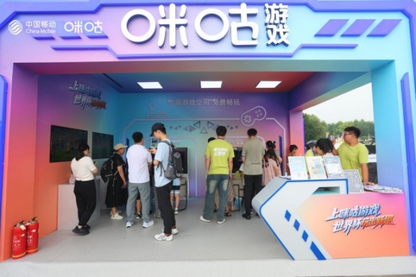 小米18 Pro系列还有One More Thing！透明版时隔6年要回归了
